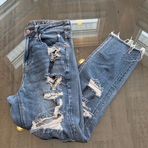 American Eagle Outfitters Women's Ripped Cropped Mom Jeans. Size 6. W28 L26
